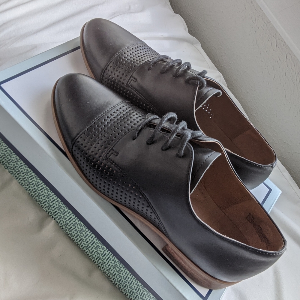 Susina Black Emerson Leather Oxfords